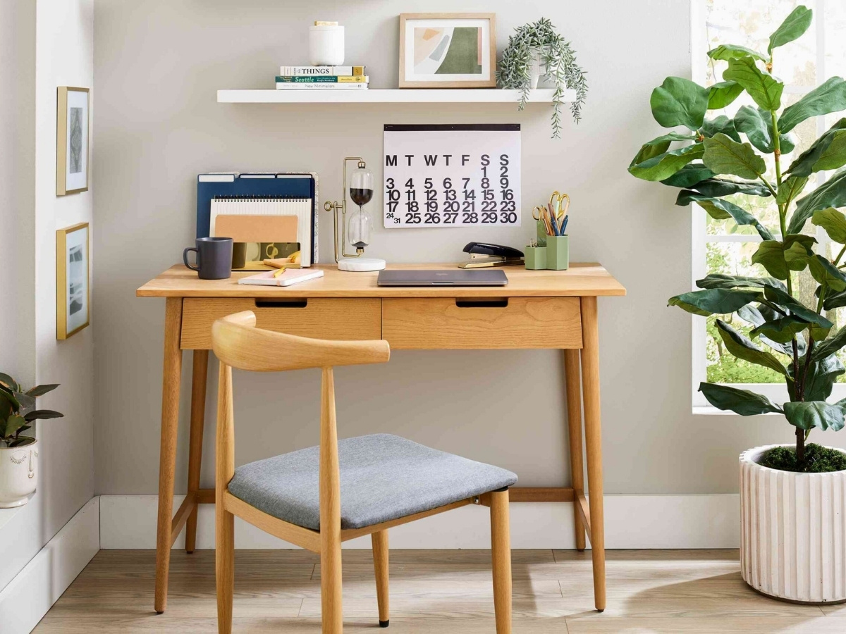 Một chiếc b&agrave;n được decor sẽ c&oacute; gu v&agrave; bắt mắt hơn