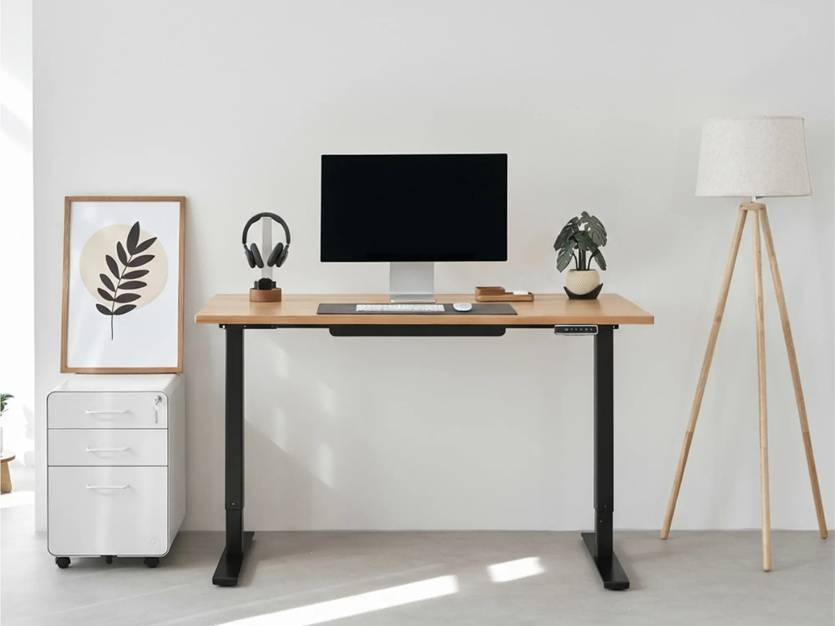 Bố tr&iacute; b&agrave;n l&agrave;m việc phong c&aacute;ch tối giản khoa học v&agrave; thẩm mỹ