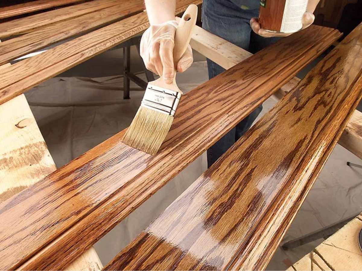 Sử dụng c&aacute;c loại dầu chuy&ecirc;n dụng đ&atilde; được xử l&yacute; v&agrave; tối ưu cho bề mặt gỗ