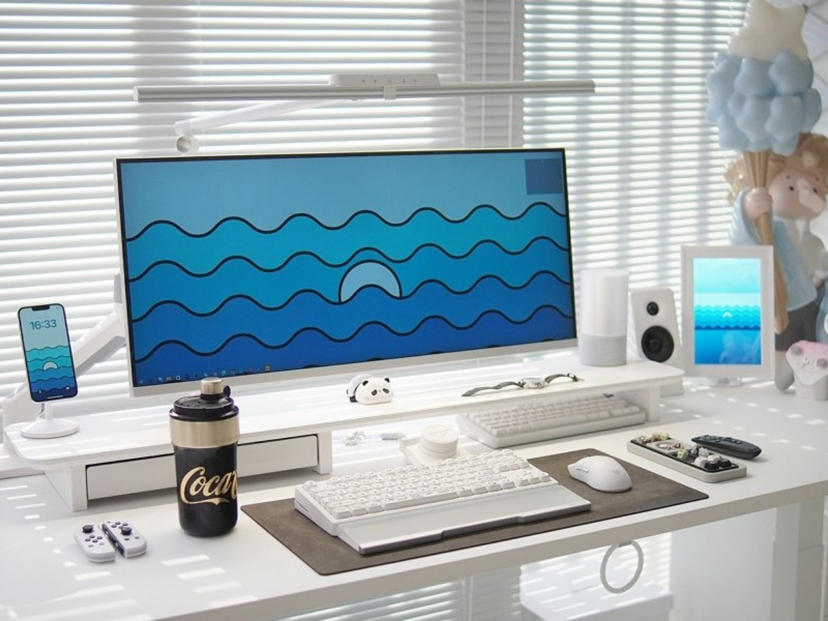 Workspace c&ocirc;ng nghệ với setup gọn g&agrave;ng v&agrave; hiện đại