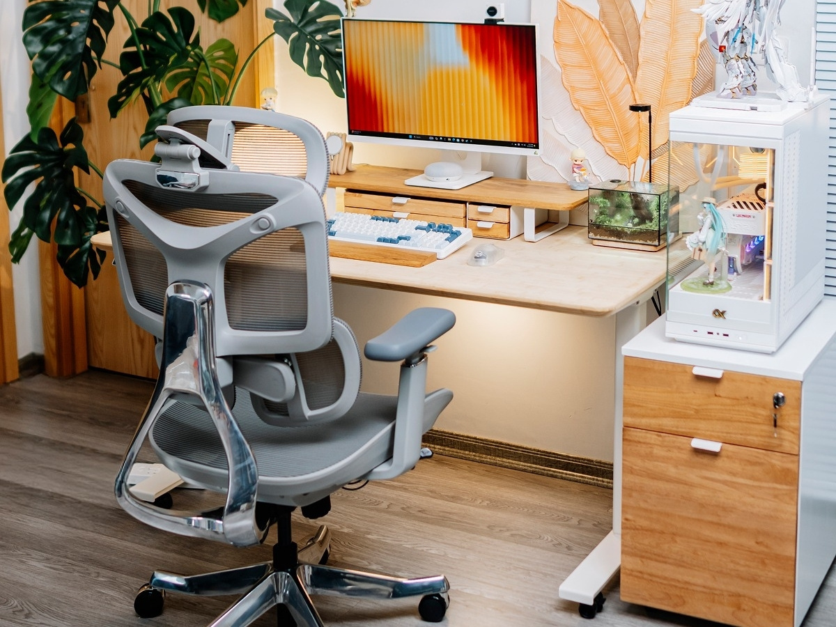 Kh&ocirc;ng gian b&agrave;n lớn cho designer v&agrave; creator thỏa sức s&aacute;ng tạo