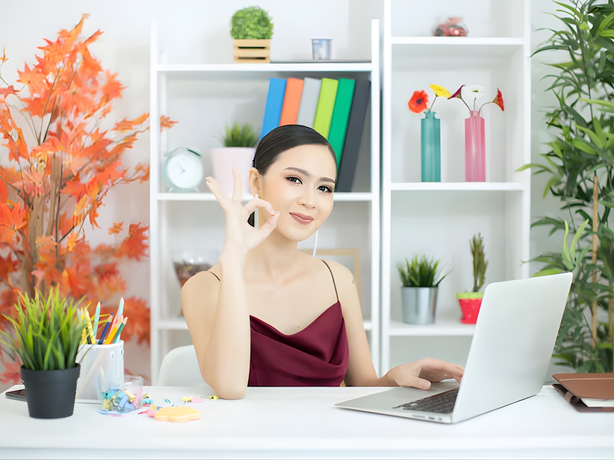 B&agrave;n l&agrave;m việc quay hướng Sinh Kh&iacute; k&iacute;ch hoạt &yacute; tưởng s&aacute;ng tạo