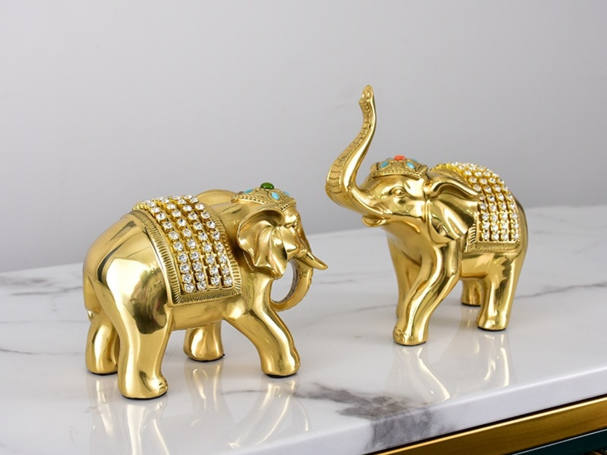 Tượng voi đất trấn &aacute;p, đ&egrave;n đỏ sinh kh&iacute; bảo vệ sức khỏe