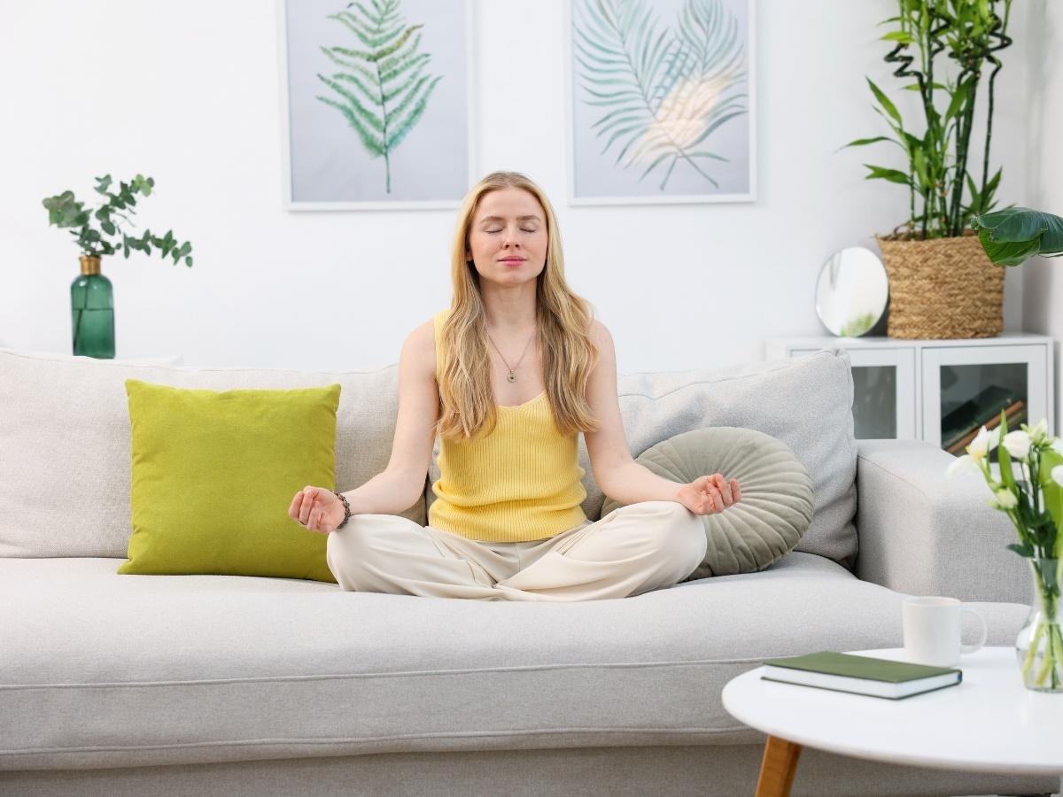 Phong thủy b&agrave;n l&agrave;m việc mệnh Mộc gi&uacute;p nu&ocirc;i dưỡng d&ograve;ng năng lượng