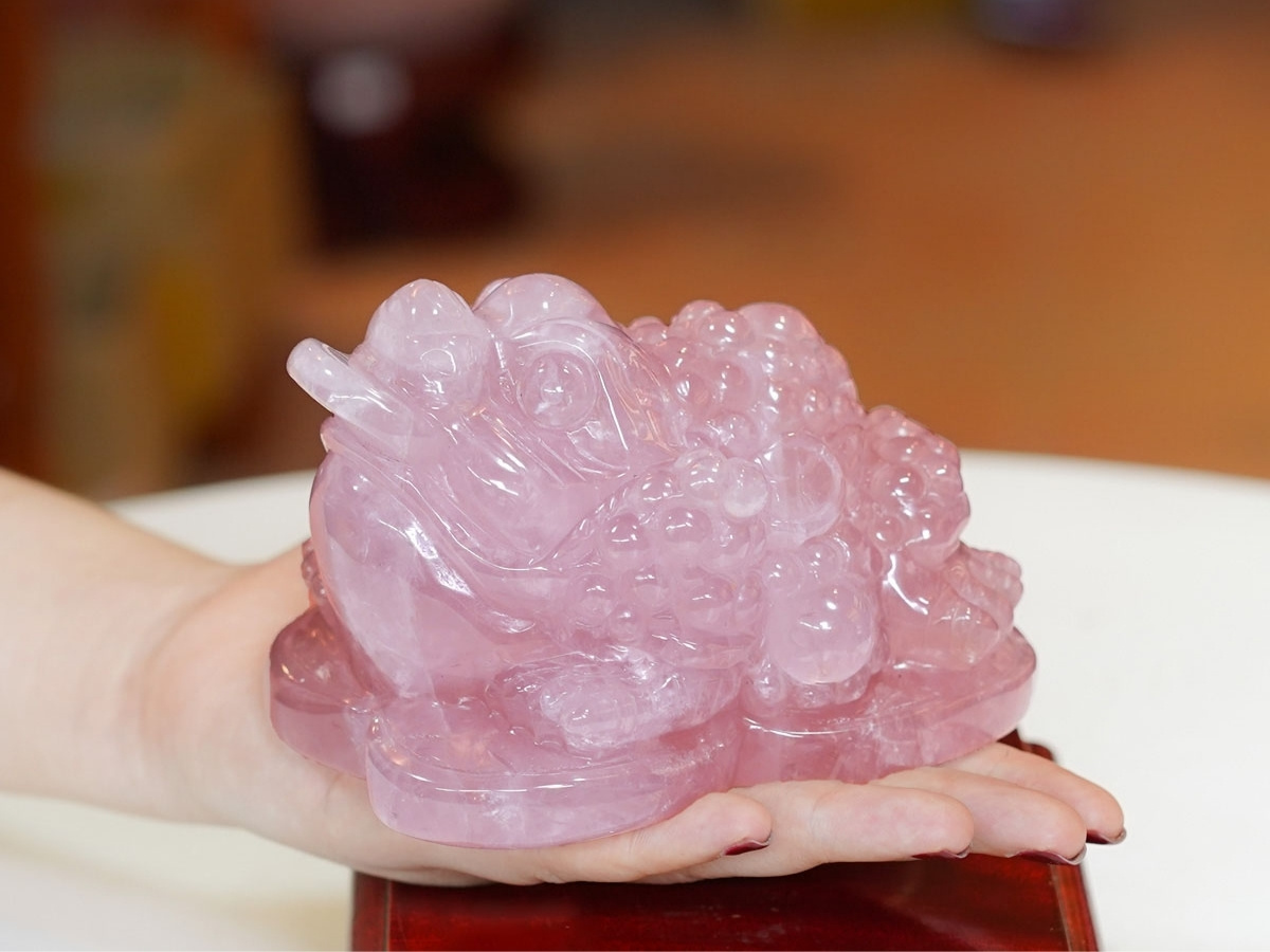 Đ&aacute; thạch anh hồng gi&uacute;p h&agrave;i h&ograve;a cảm x&uacute;c v&agrave; vận kh&iacute;